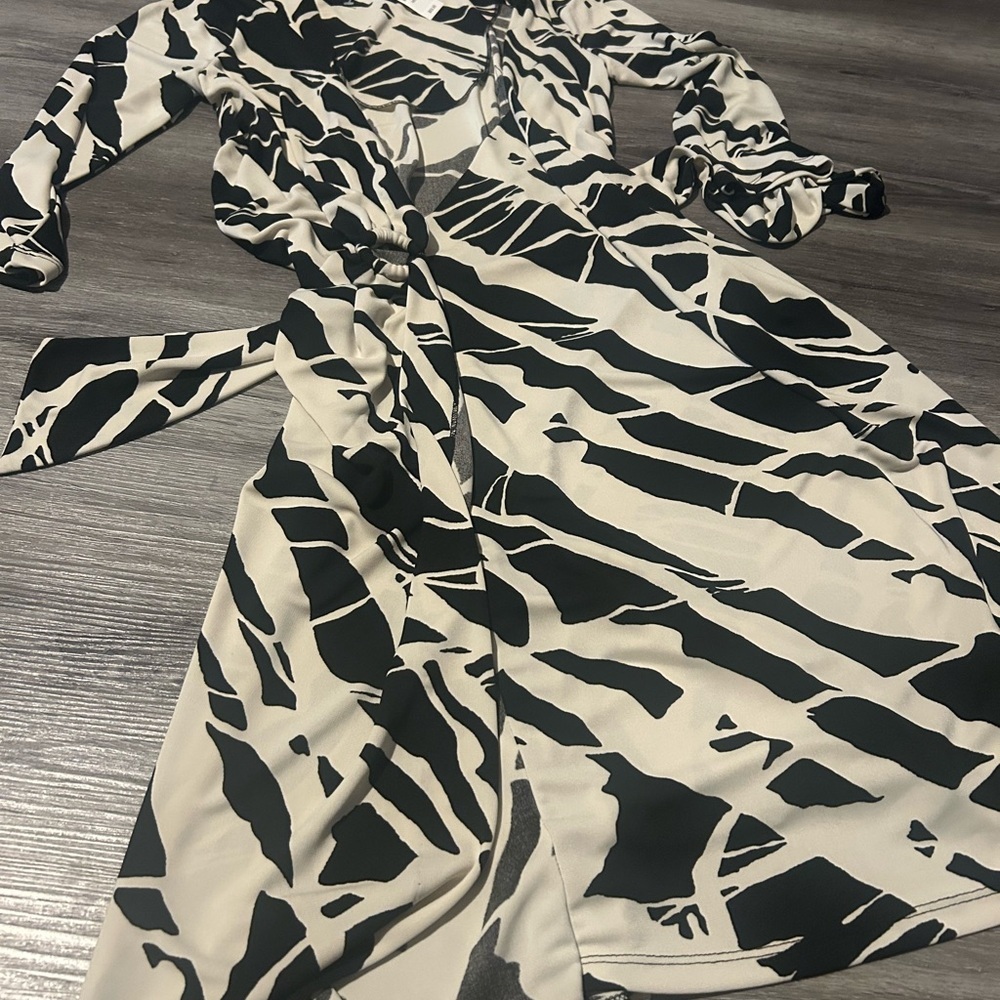 New York & Company Black and White long sleeve Dress